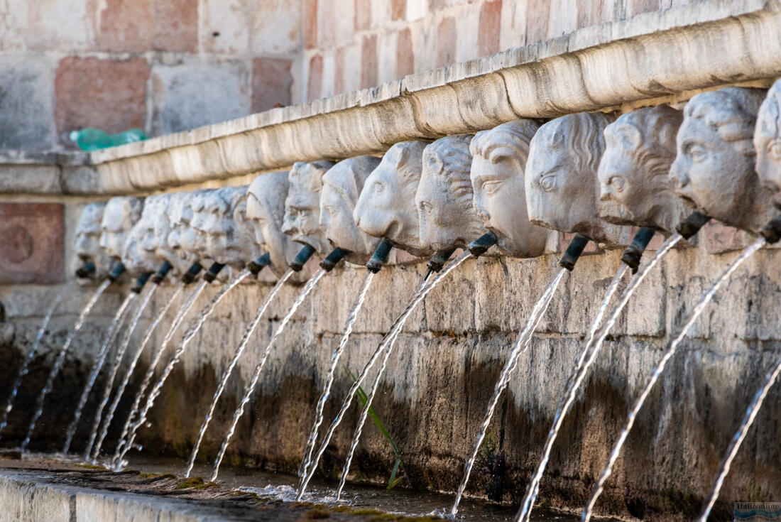 Fontana delle 99 Cannelle