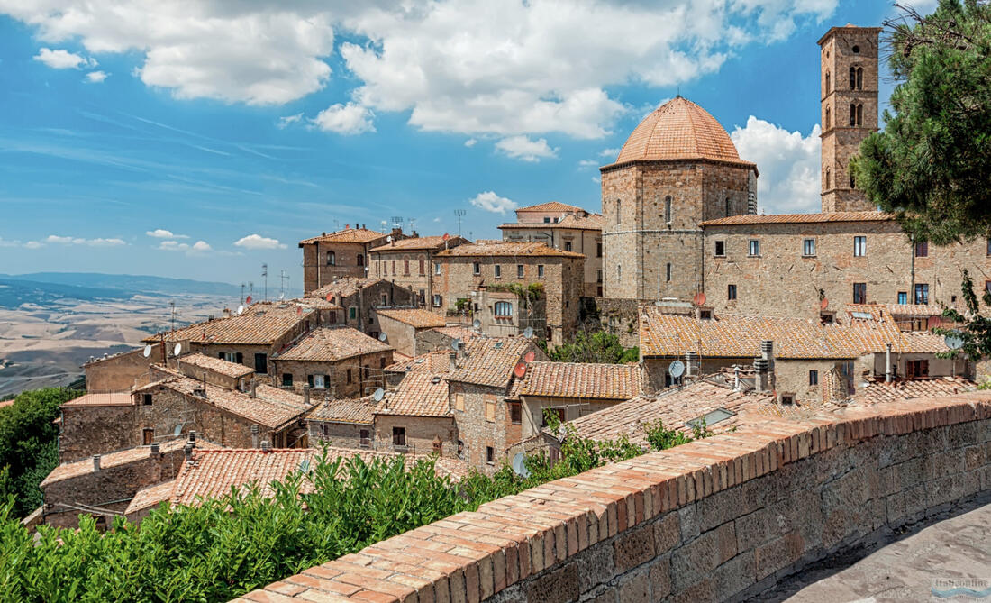 Volterra - widok z Piazza Martiri della Libertà