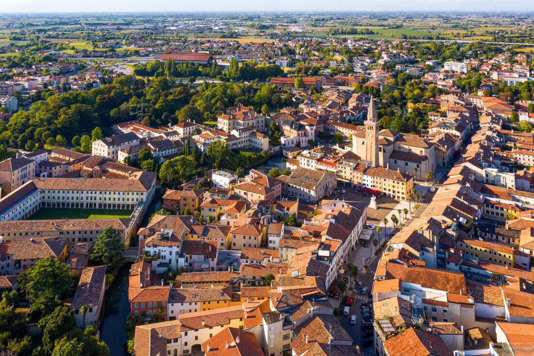 Widok z lotu ptaka na historyczne centrum miasta Portogruaro