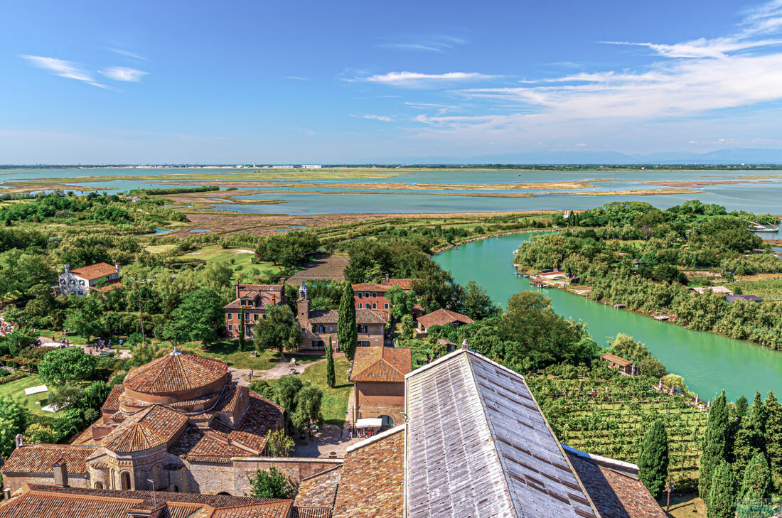 Wyspa Torcello - widok z bazyliki Santa Maria Assunta na Lagunę Wenecką