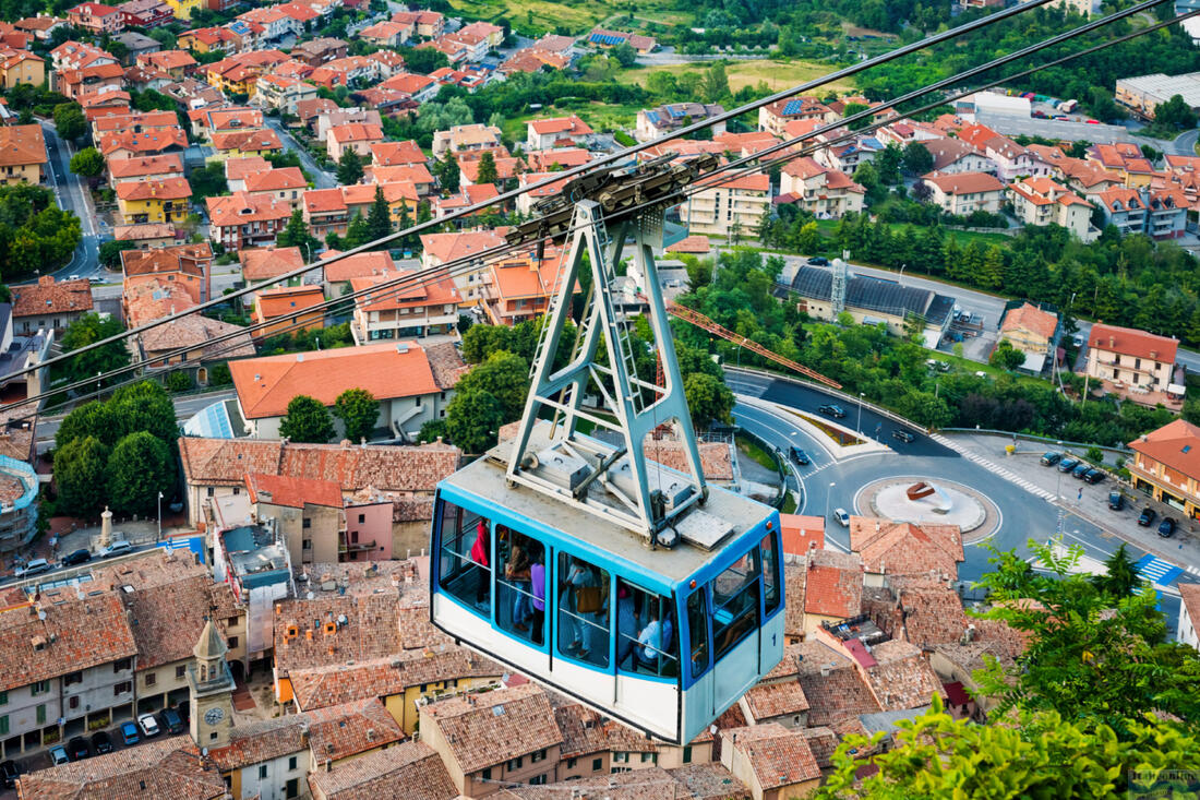 San Marino - kolejka linowa wjeżdżająca na Monte Titano