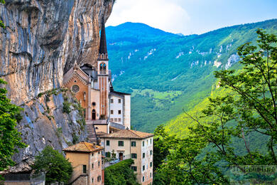 1540 kroków do nieba. Santuario Madonna della Corona