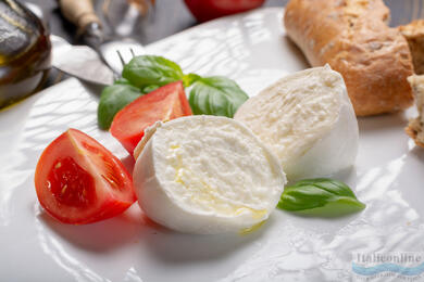 Mozzarella di bufala: po czym poznać, że jest naprawdę dobra?