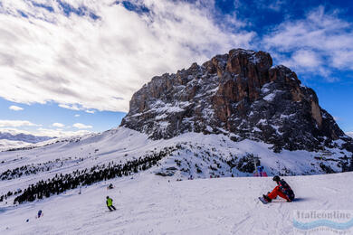 Niekończąca się trasa narciarska w Dolomitach. Sella Ronda