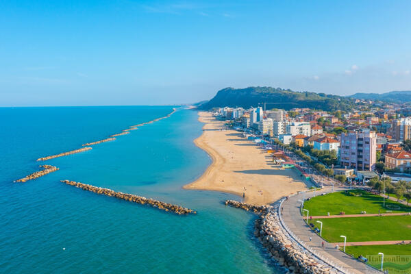 Skocz do Pesaro: plaże, zabytki i kultura